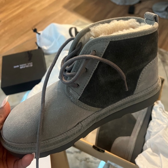 K NEUMEL II UGG BOATS - Picture 2 of 11